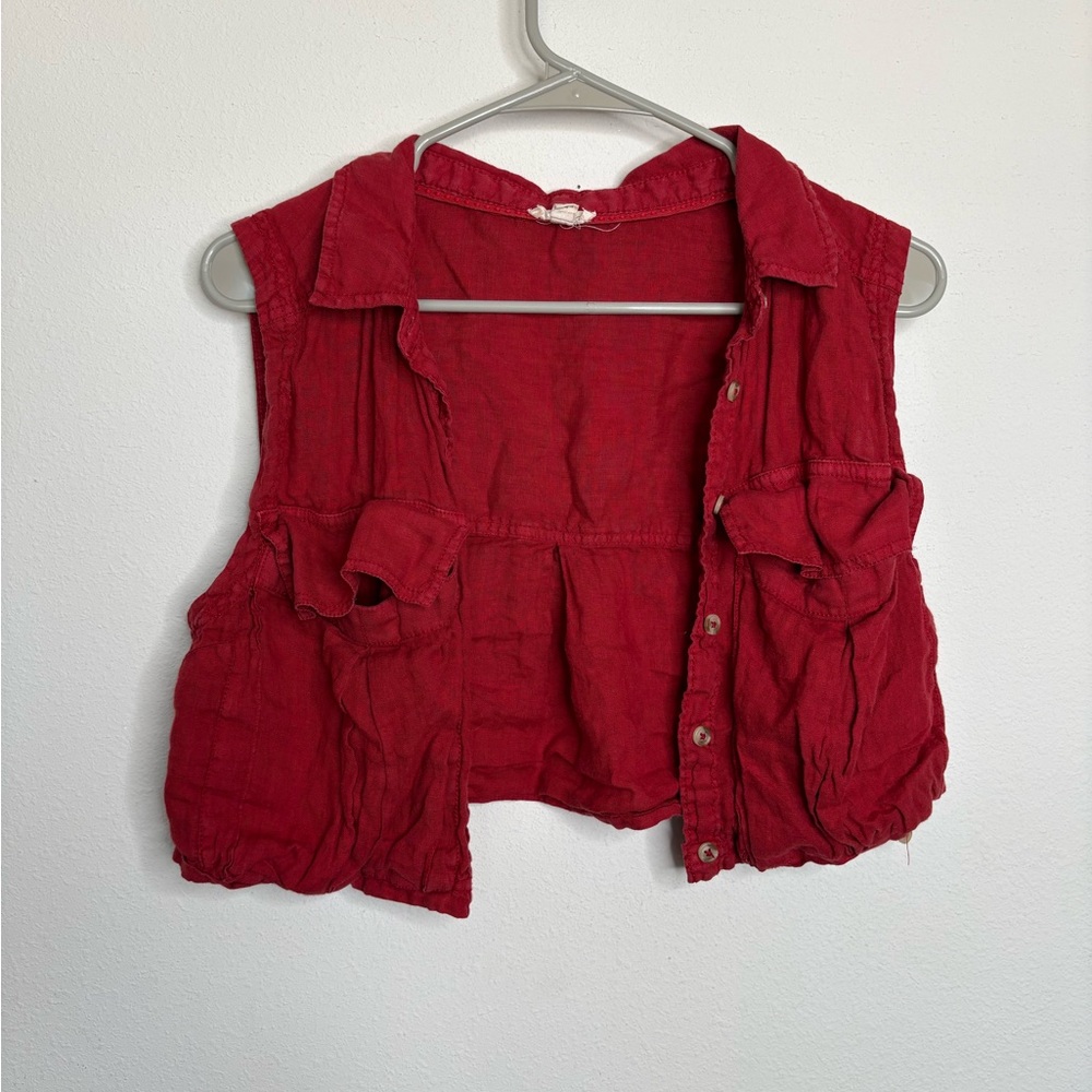 Pilcro Red Sleeveless Button-Down cropped vest